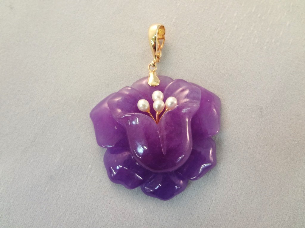 Lot Detail 14K Gold and Lavender Jade Jewelry Suite (1) Necklace (2