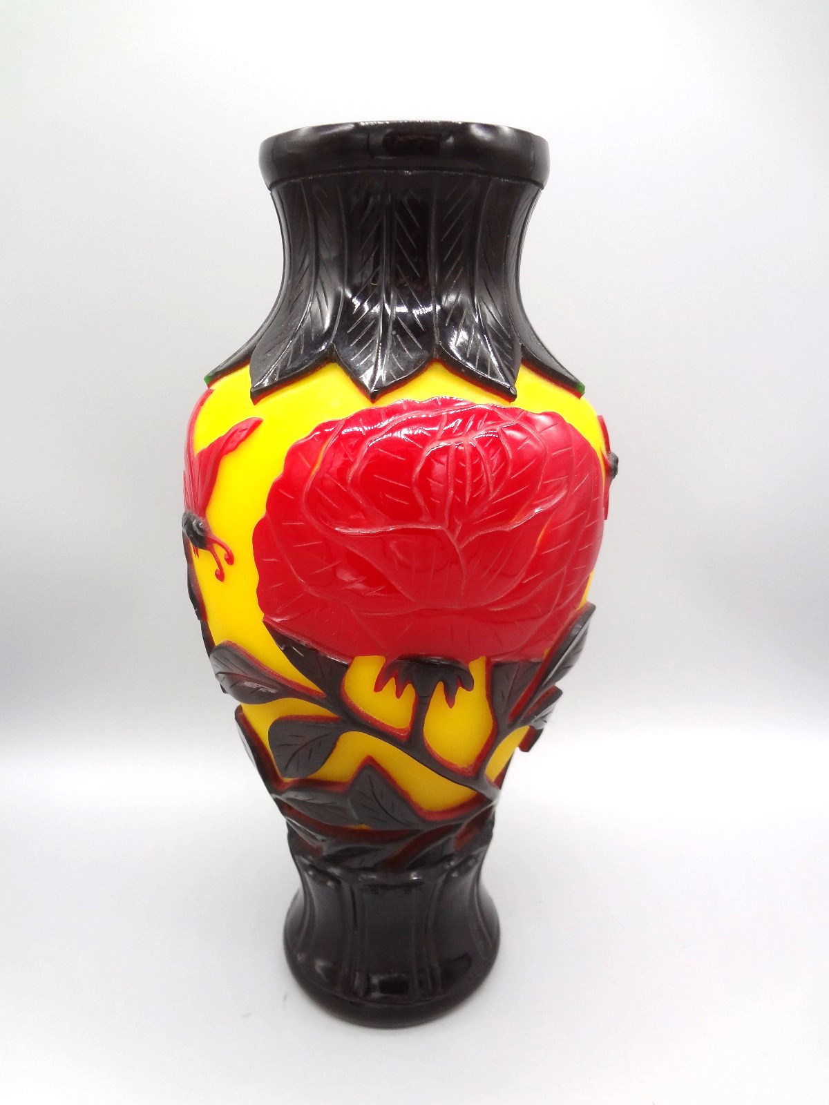 Lot Detail Cased Glass Art Vase