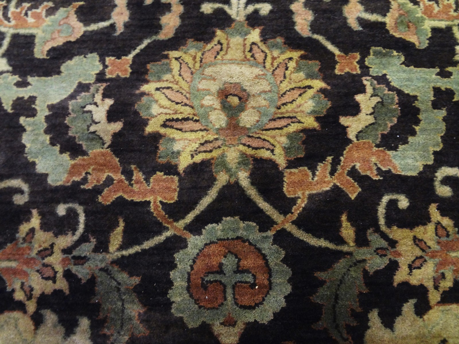 Lot Detail Made in India 100 Wool Hand Knotted Room Size Rug