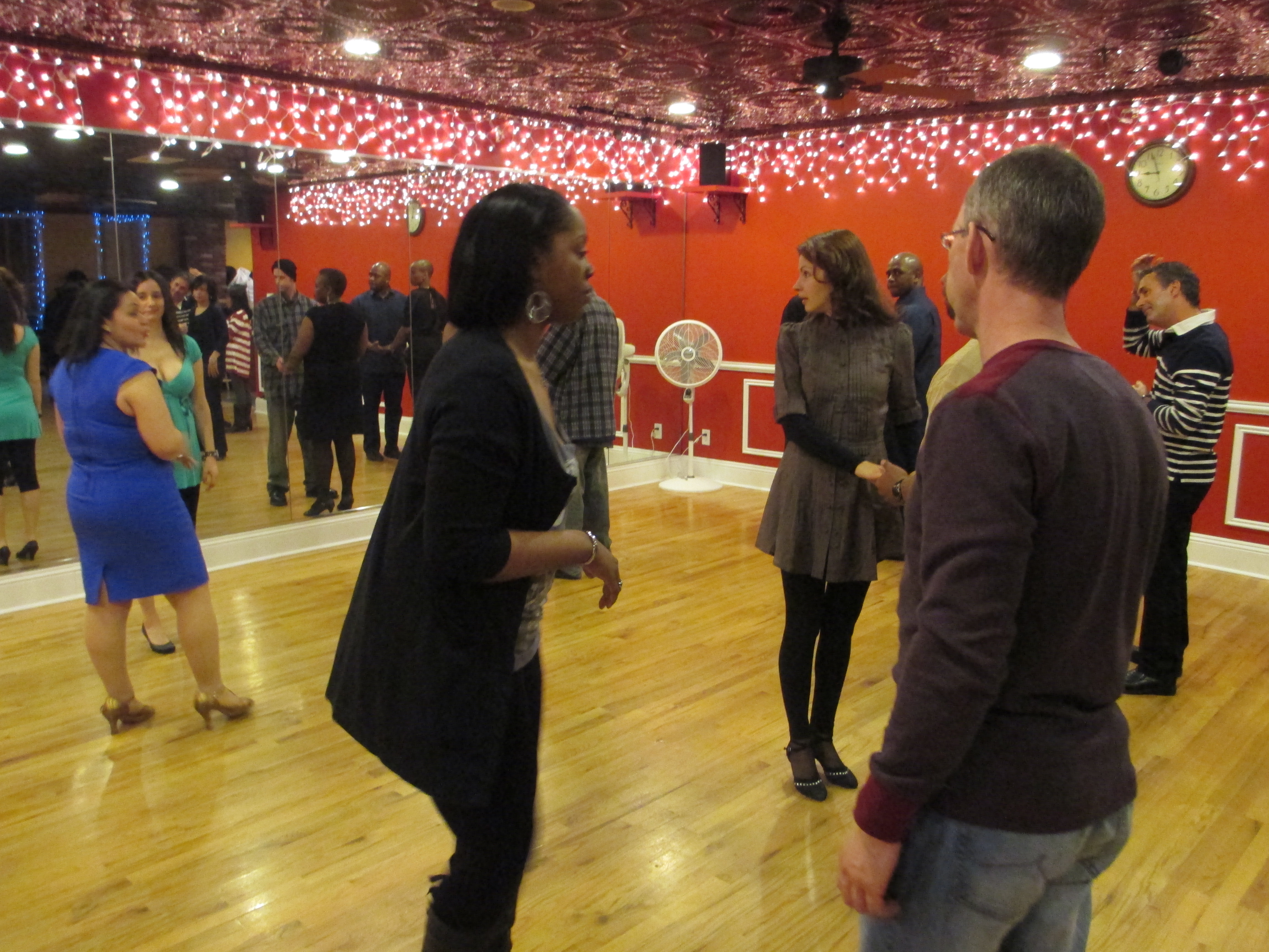 Dancing classes in Brooklyn. Latin dance class. Dance Fever Studios
