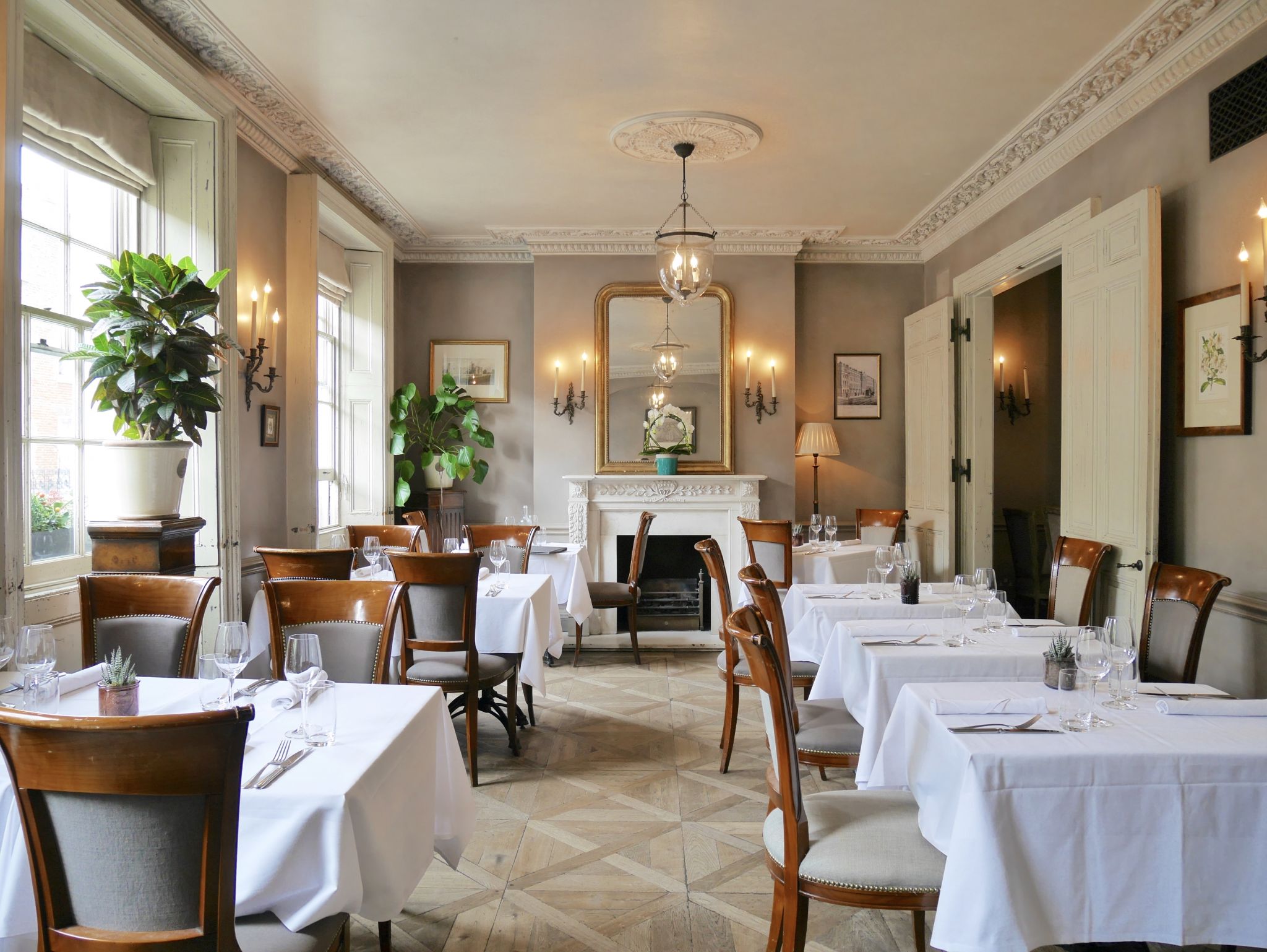 THE THOMAS CUBITT Dancing In High Heels