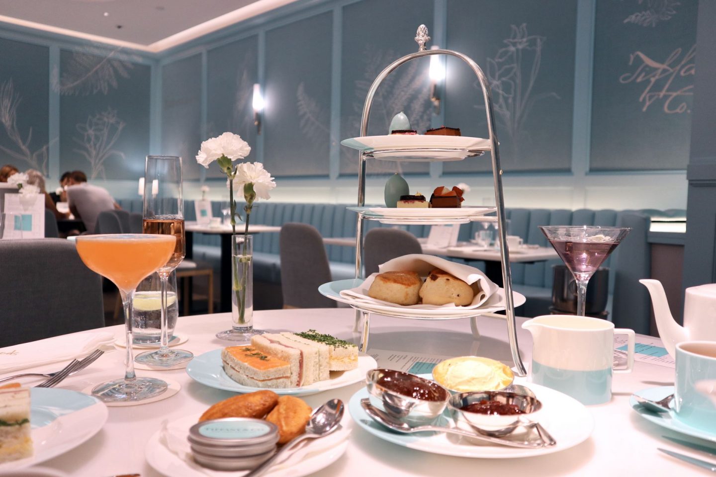 TIFFANY AFTERNOON TEA THE TIFFANY BLUE BOX CAFE AT HARRODS Dancing
