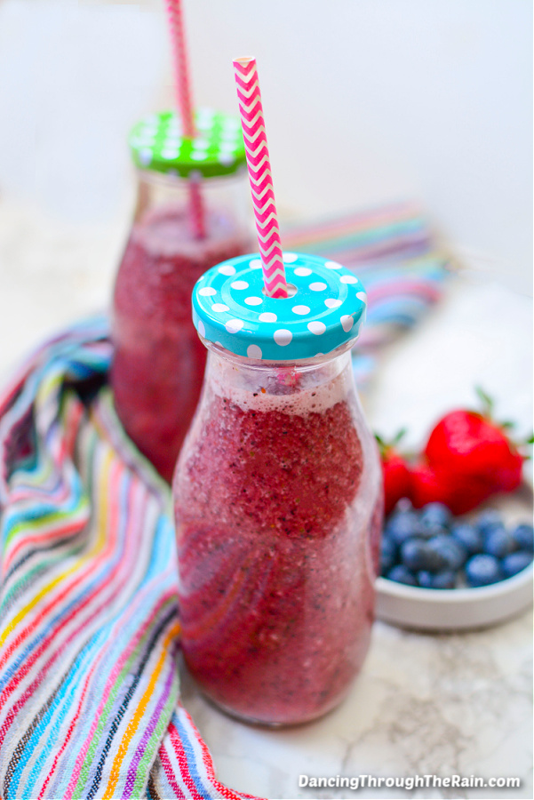 Easy Berry Green Smoothie (With Banana And Kale) Dancing Through the Rain