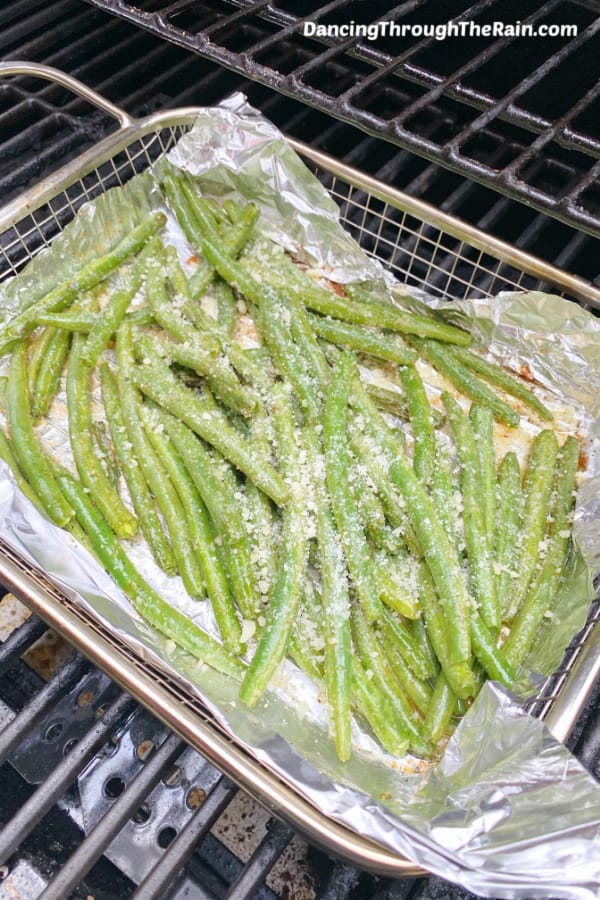 Easy Grilled Green Beans Dancing Through the Rain