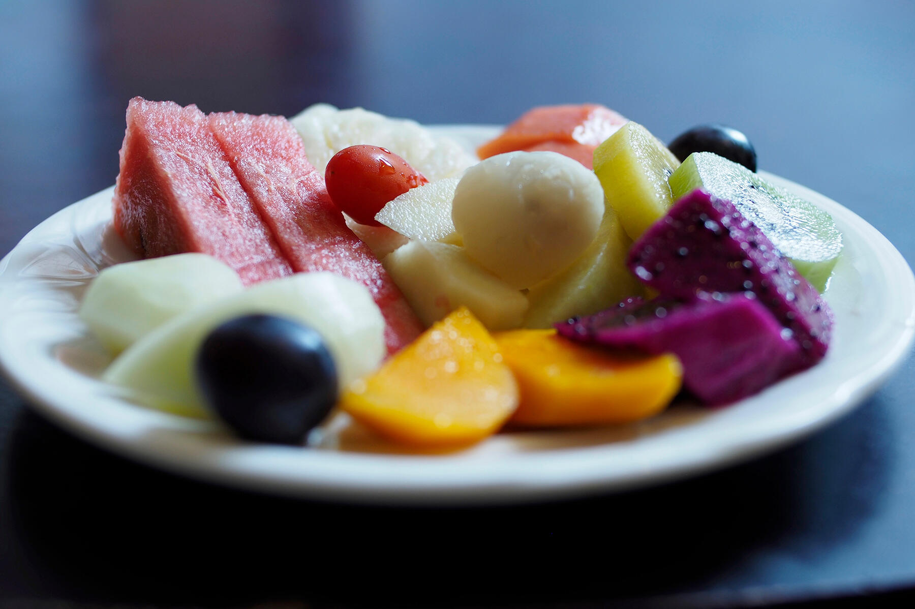 愛農ナチュラルポーク、フルーツ盛り合わせ、フクヤライス｜カメラマンが、いつかまた食べたい料理 カメラマンが、いつかまた食べたい料理