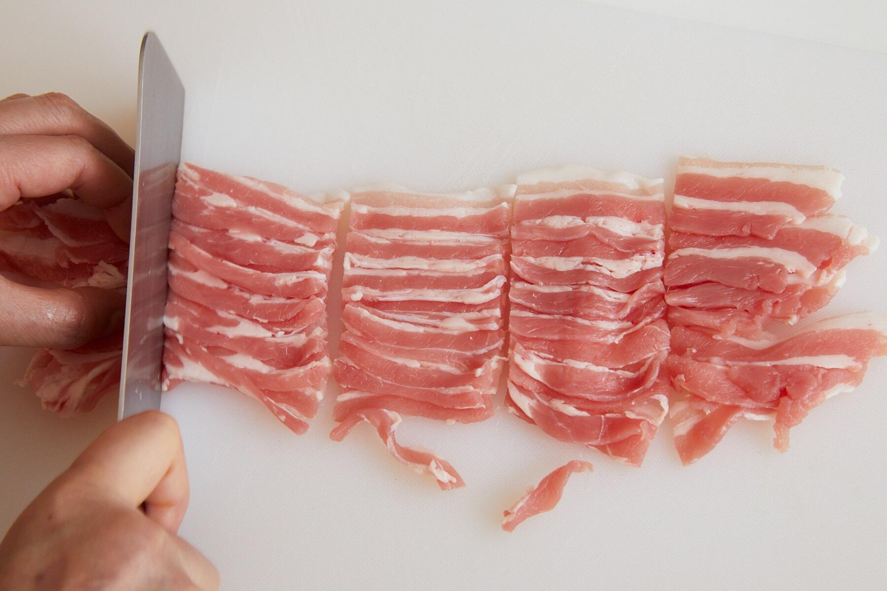 豚の甘い脂をたっぷり吸ったエリンギが食欲を駆り立てる"豚バラとエリンギ炒め" ウー・ウェンさんの北京の家庭料理 【公式】dancyu