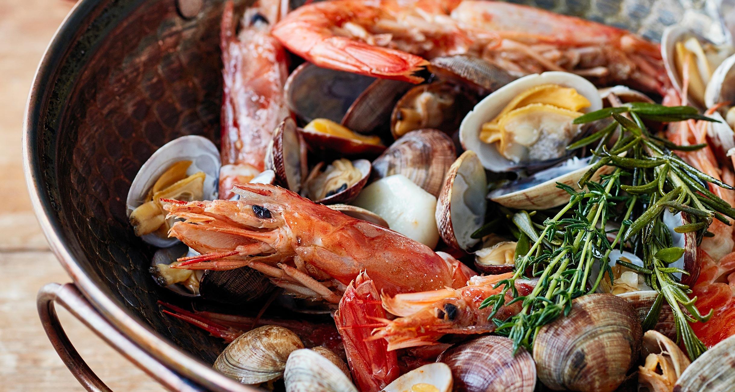 魚介の旨味が凝縮した蒸し鍋"カタプラーナ" コウケンテツさんの秋の食卓レシピ 【公式】dancyu (ダンチュウ)