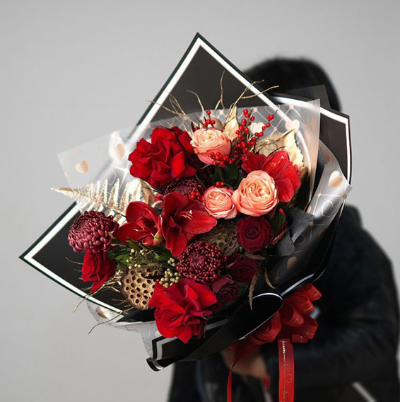 Plastic Clear Love Heart Flower Wraps 20 pcs Per Bag D & E Floral