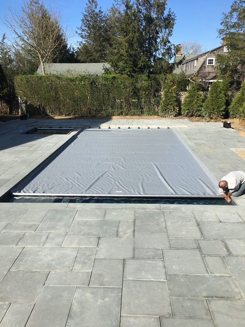 Automatic Pool Cover 31 • D&R Pool Services, Inc.