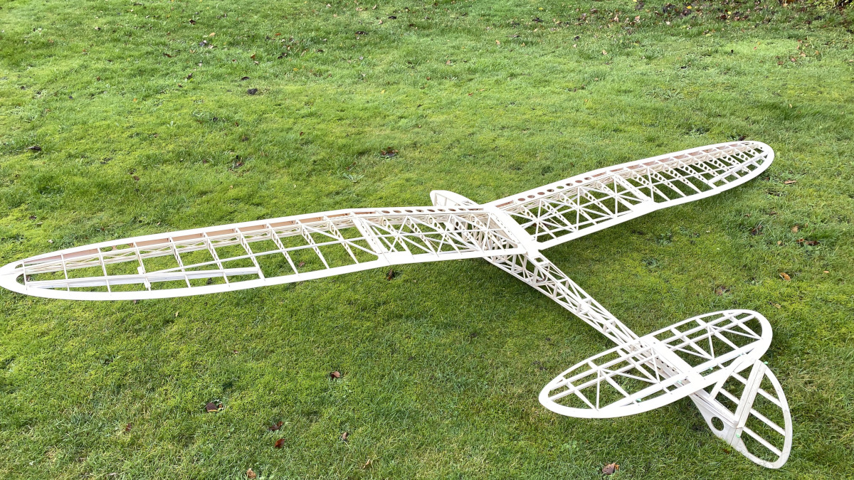 Leprechaun XL (412 cm) Full Building kit DaneRC