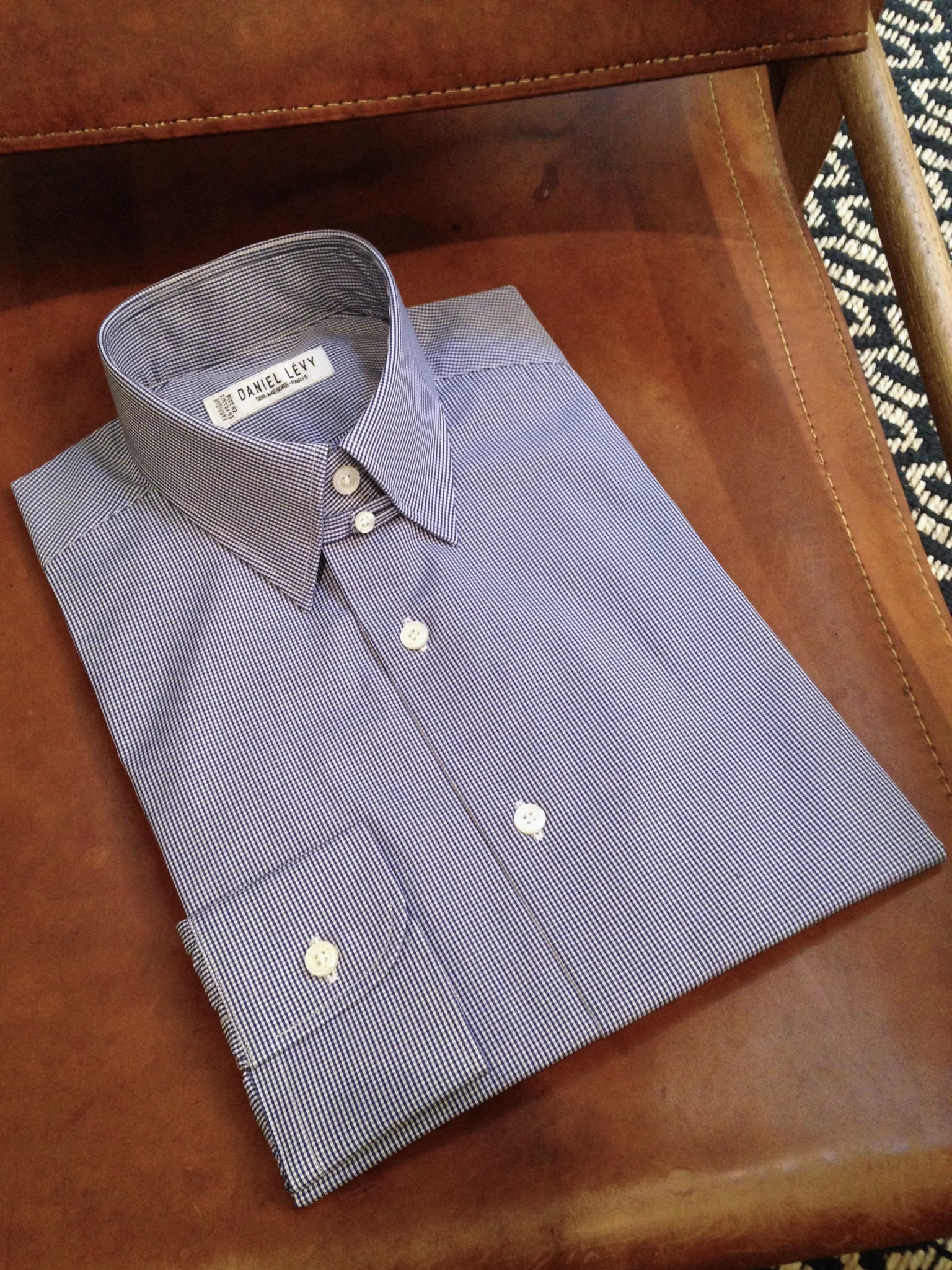 Chemise à col anglais DANIEL LÉVY Chemise surmesure PARIS