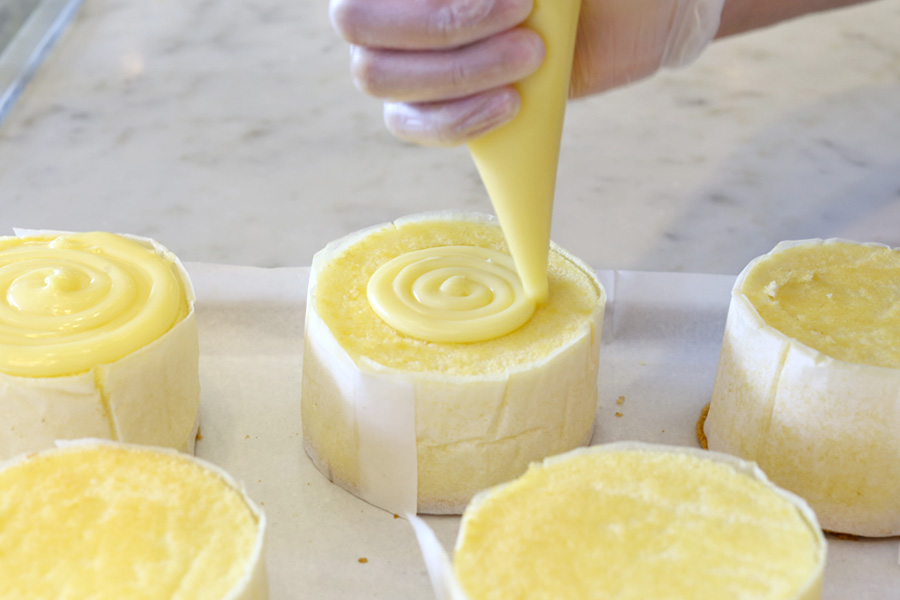 BreadTalk The 1st Crater Cheese Honey Cake In Singapore. So Soft & Fluffy, Limited Quantity