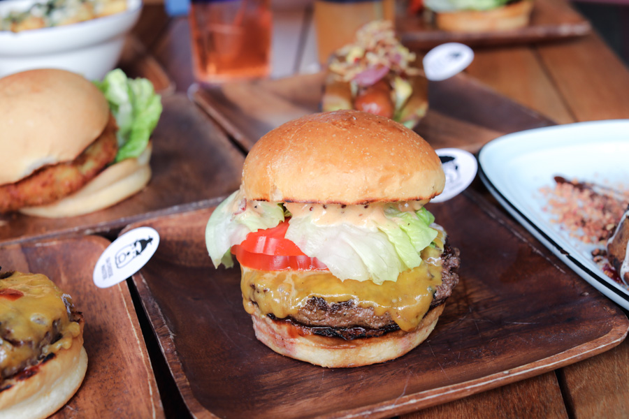 10 MustTry Burger Places In Singapore From Three Buns, BurgerLabo