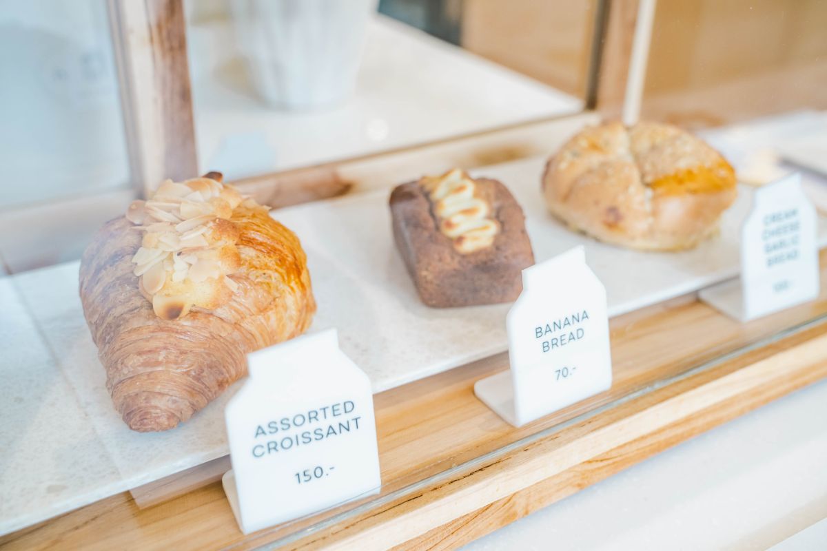 Flat+White Cafe, BANGKOK Minimalist WHITE Cafe At Thonglor