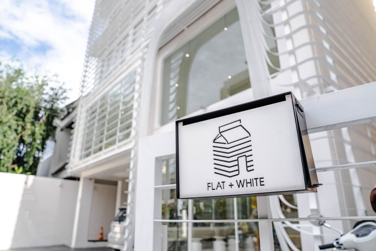 Flat+White Cafe, BANGKOK Minimalist WHITE Cafe At Thonglor