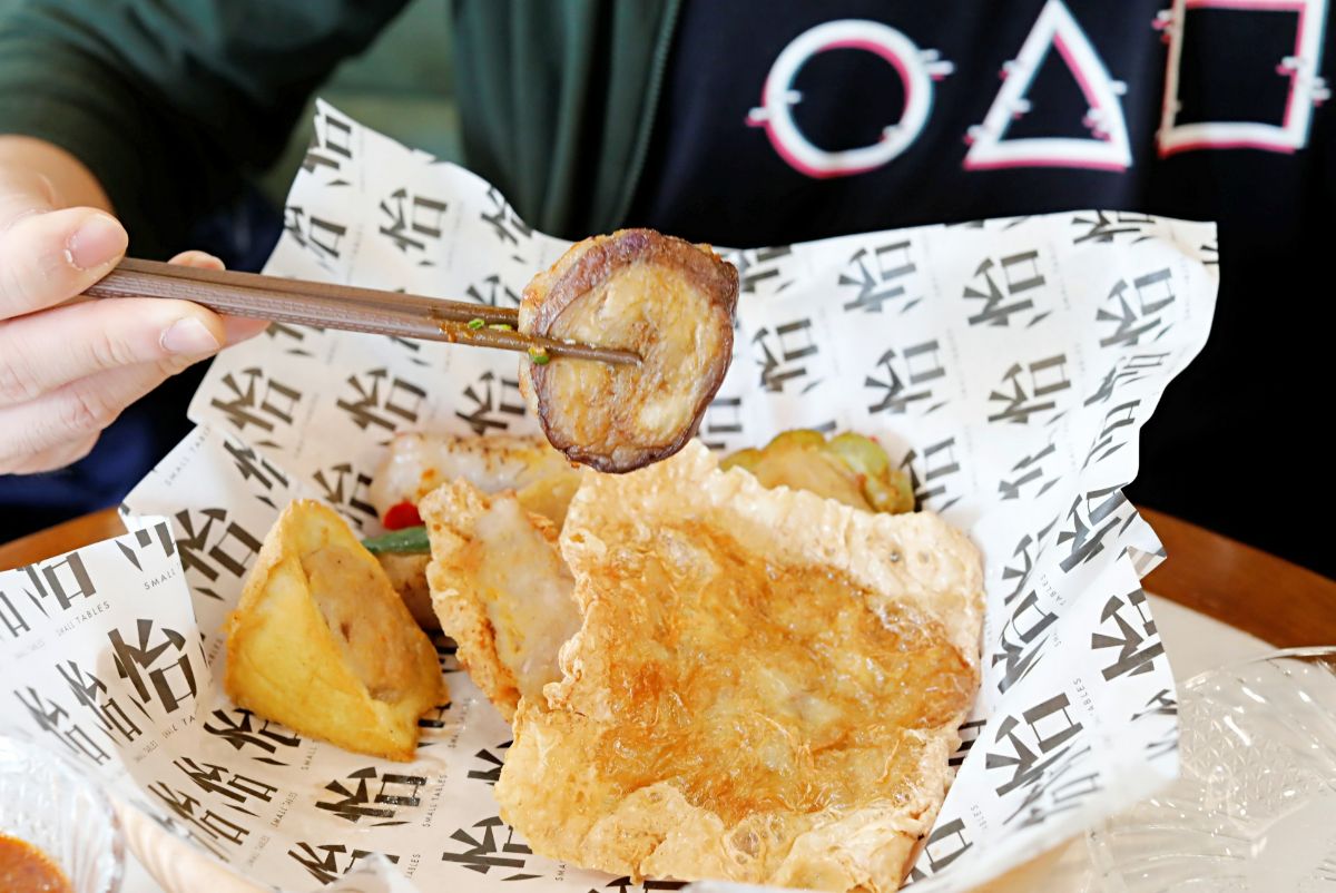 Small Tables Modern IpohStyle Cafe At Orchard Road With Ipoh Curry