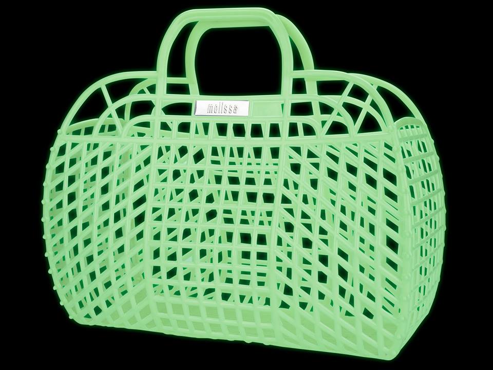 melissa satchel brilha no escuro