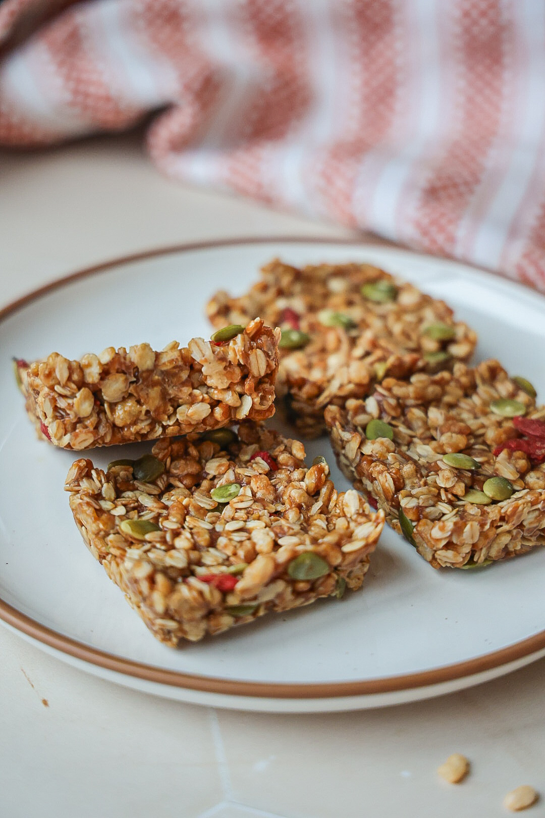 Healthy chewy granola bars without nuts
