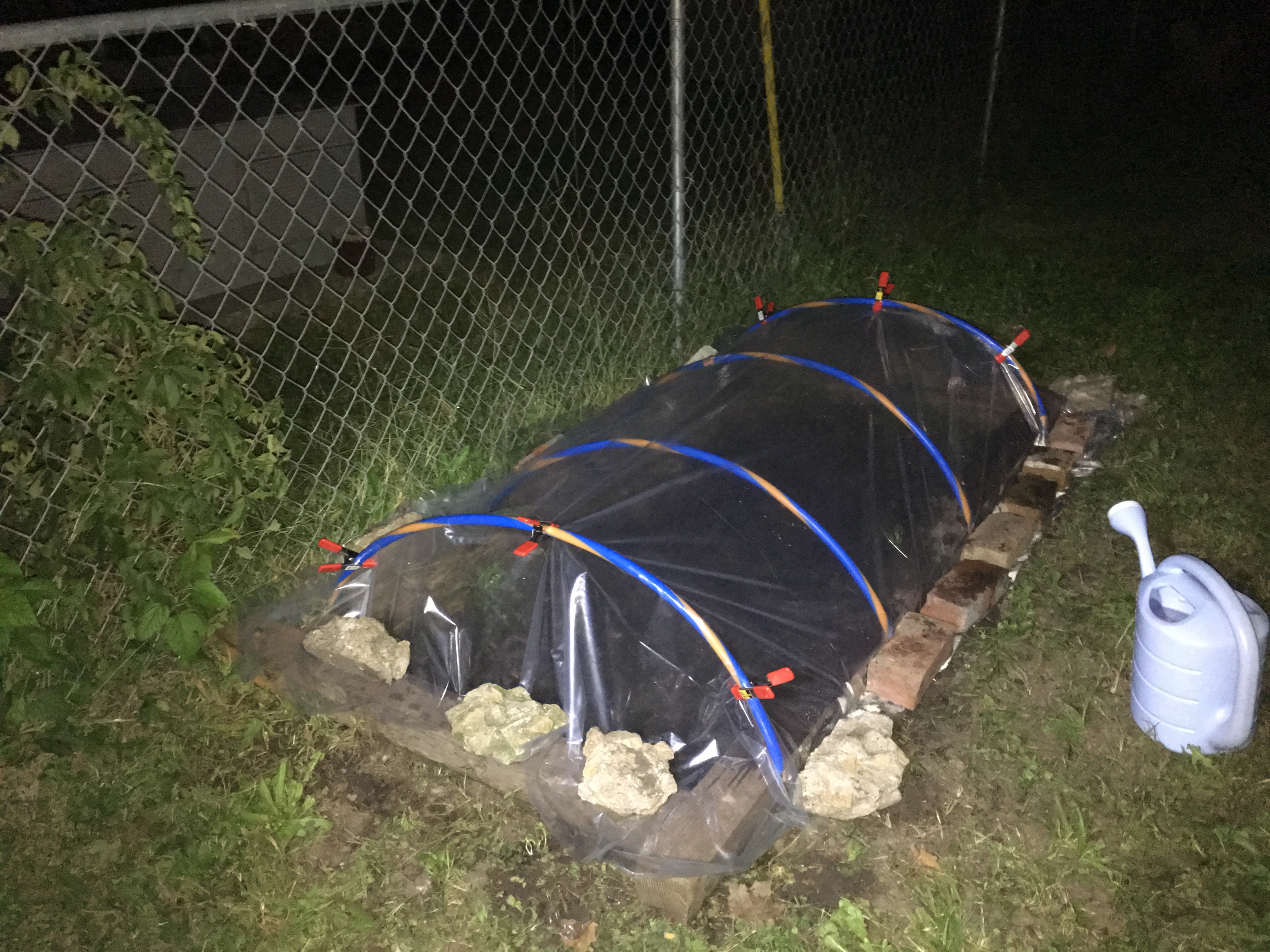 The "Hola Hoop Tunnel" for growing veggies all winter! Dan·nix