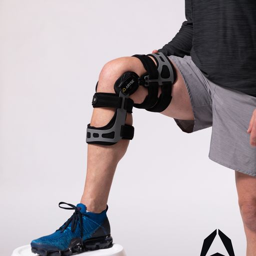 Shop ARYSE® METFORCE®+ OA Hinged Knee Brace Daphco