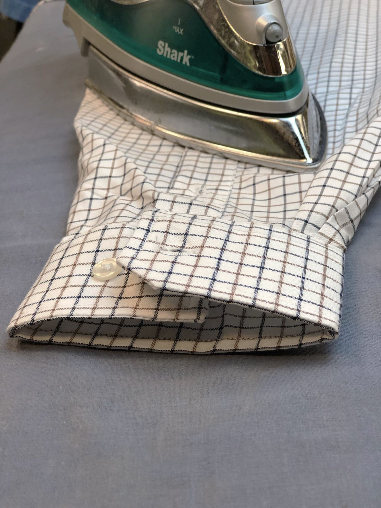 How to Iron a Shirt in 90 Seconds (StepbyStep with Pictures) Dapper