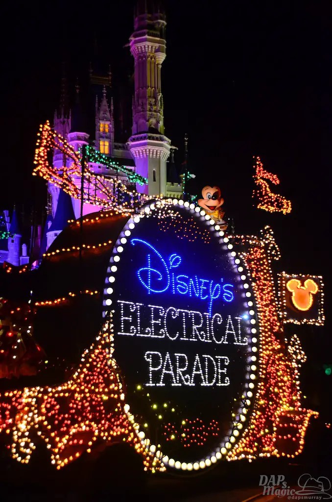 Will Main Street Electrical Parade Be At Disneyland @ Christmas? Main Street Electrical Parade Return To Disneyland Date Announced