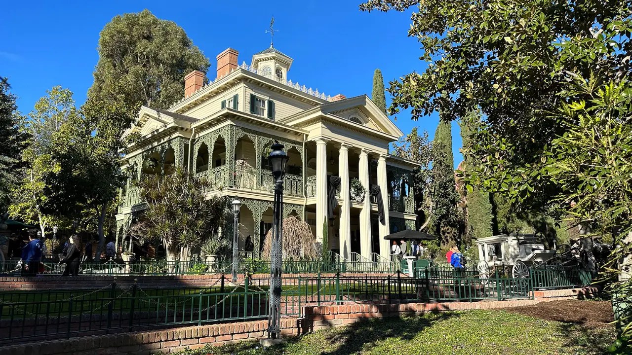 VIDEO Haunted Mansion Reopens at Disneyland