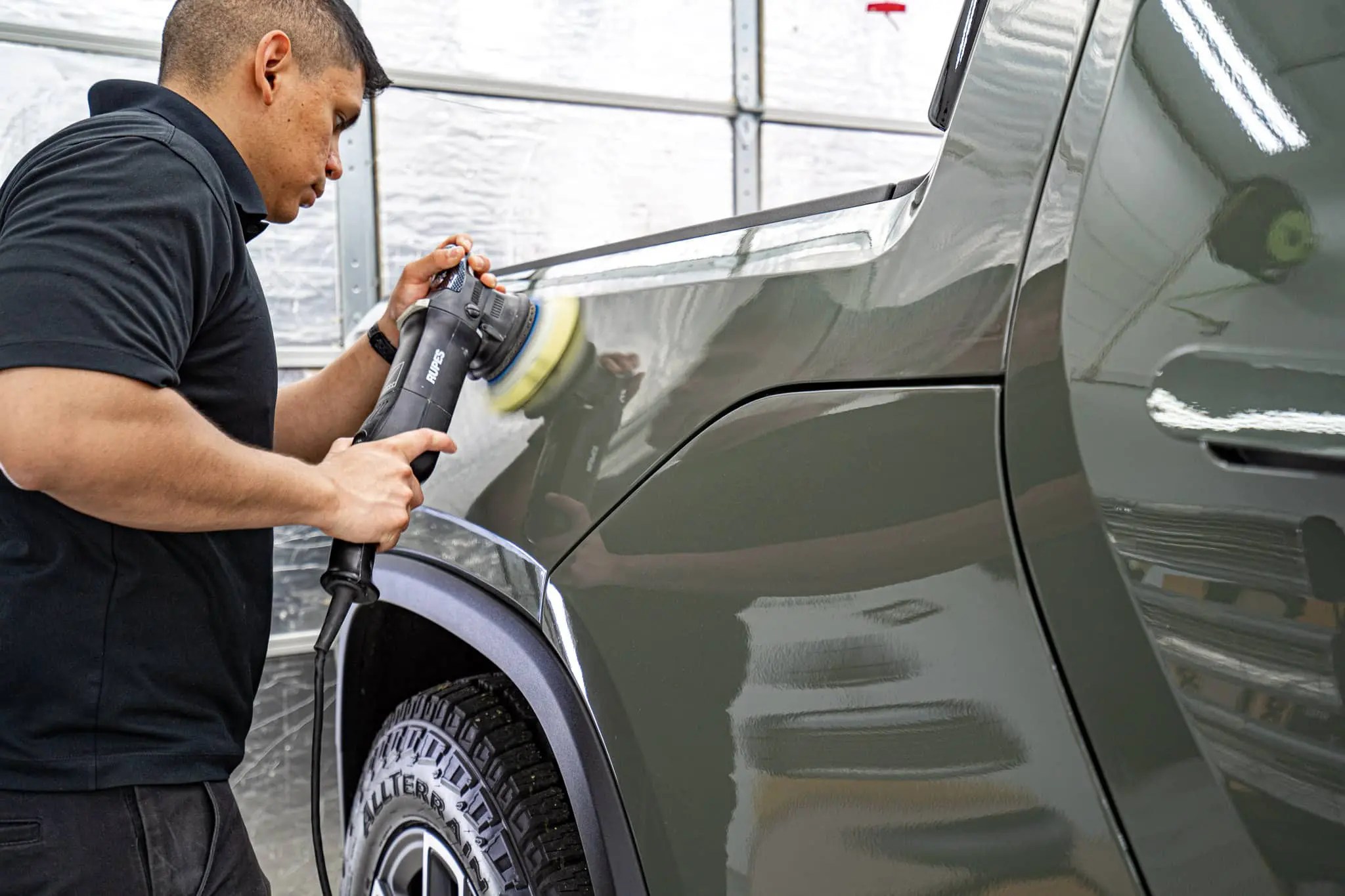 Rivian R1T Adventure Darien Detail