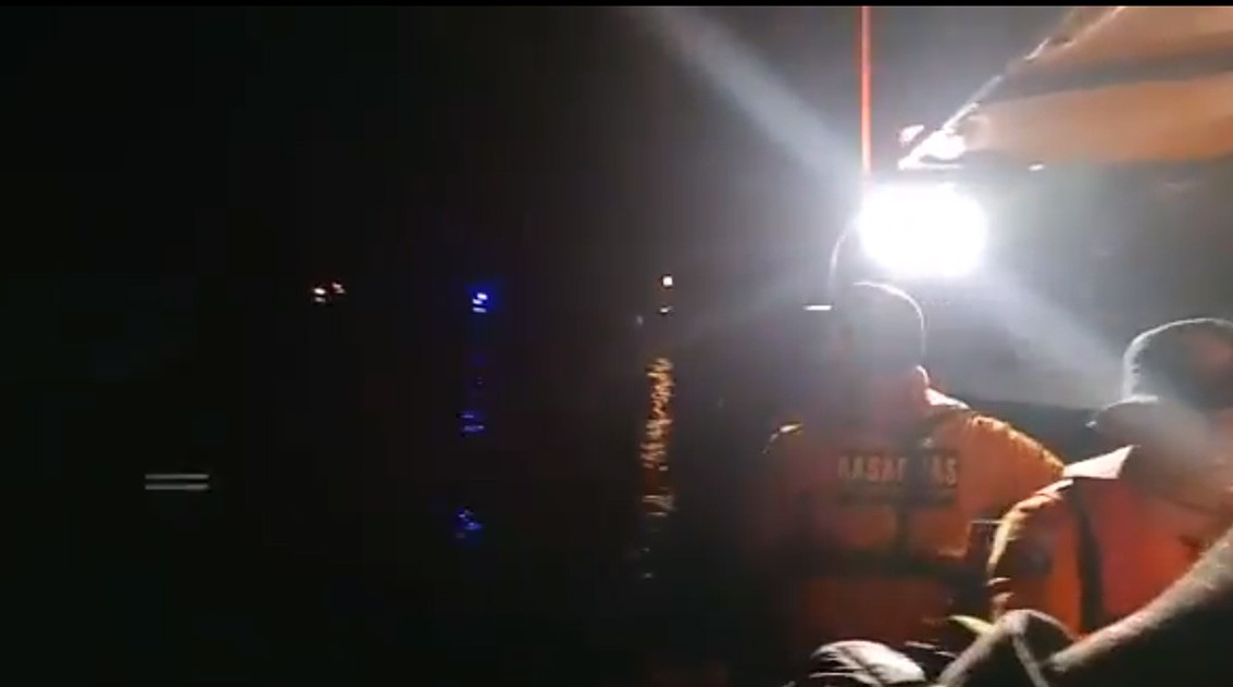 Malam Ini Basarnas Masih Lakukan Pencarian Pesawat