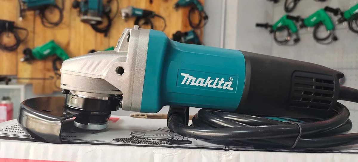 Makita Angle Grinder 4″ (9553B) DARiV Power Tools