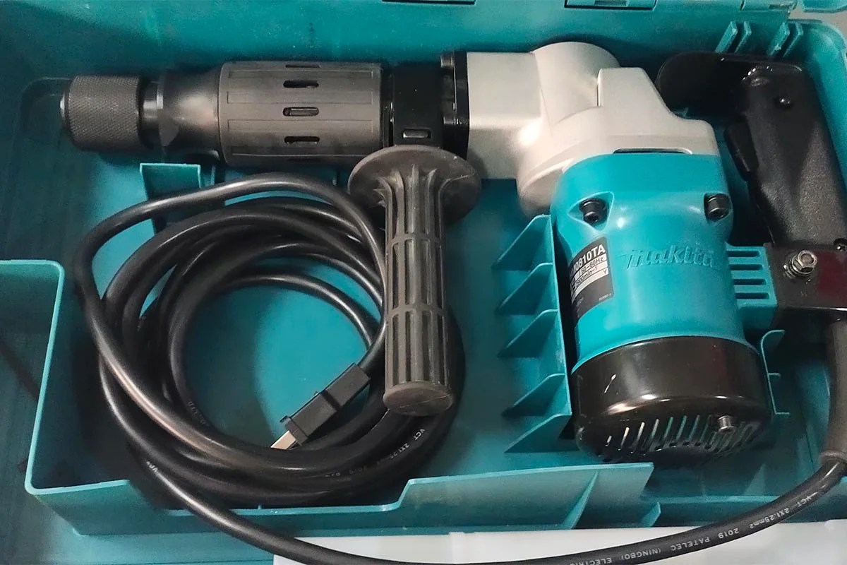 Makita Demolition Hammer 5.5 Kg 7.6J (HM0810TA) DARiV Power Tools