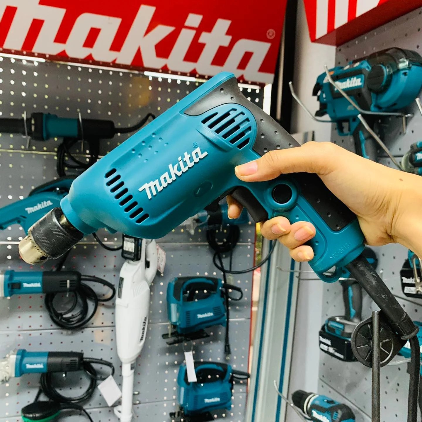 Makita Hand Drill (6412) DARiV Power Tools