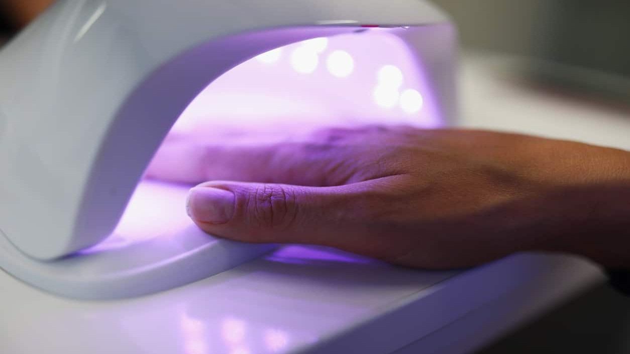 Can You Dry Regular Nail Polish with a LED Light or UV Lamp? Darkless