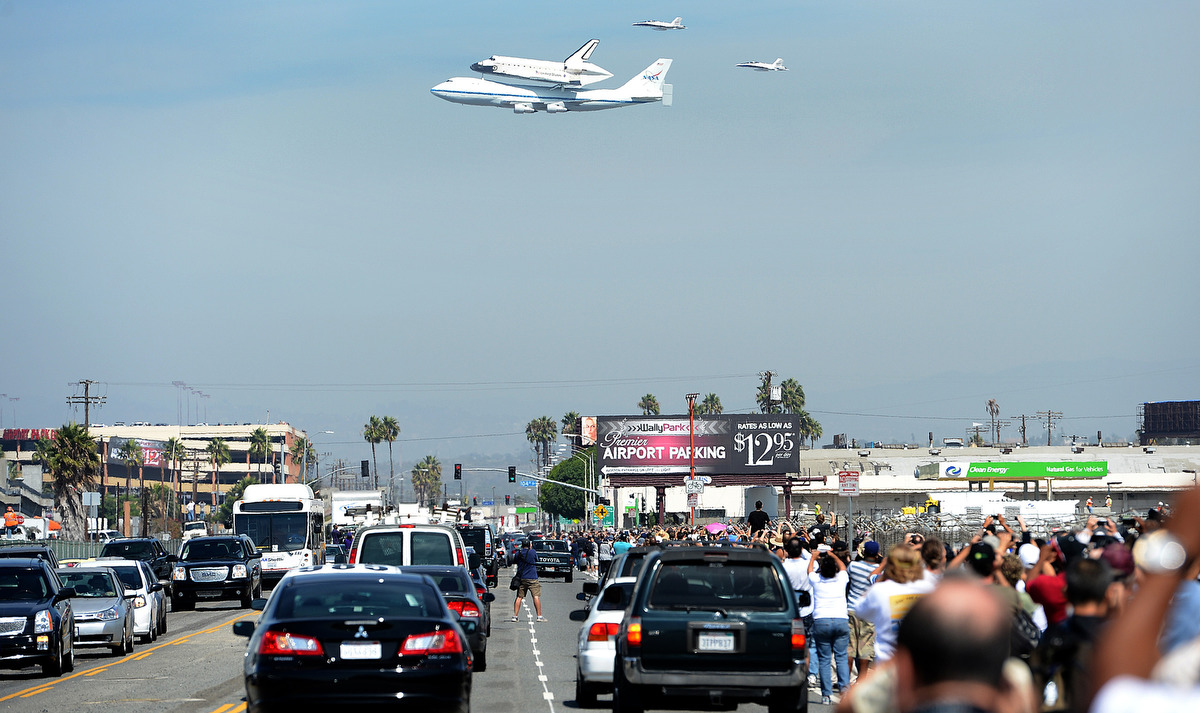 Shuttle Endeavor tours California in flyby photoop