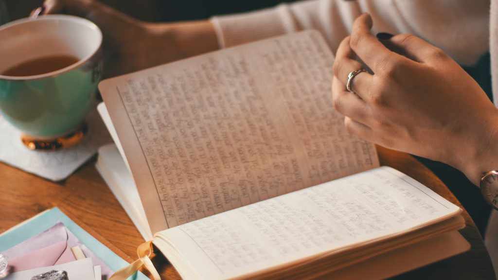 8 journal entry examples to kickstart your journaling