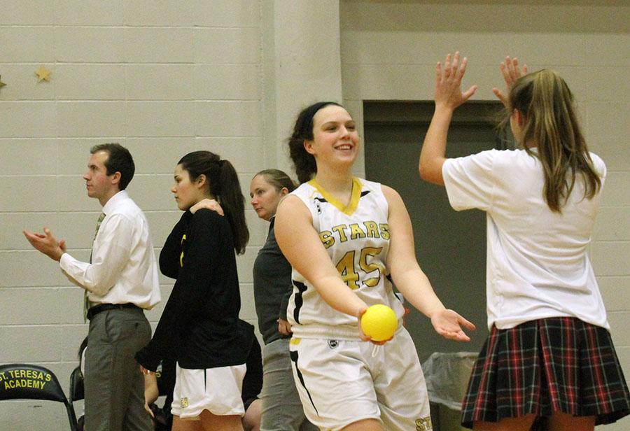 Senior Natalie Hull and sophomore Lily Farkas do their