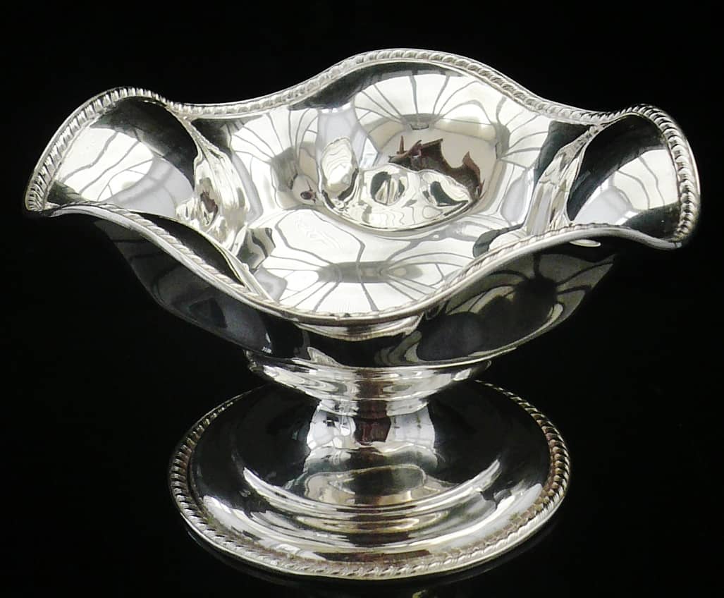 Decorative Silver Bowl, Birmingham c.1900, T H Hazlewood & Co Dart