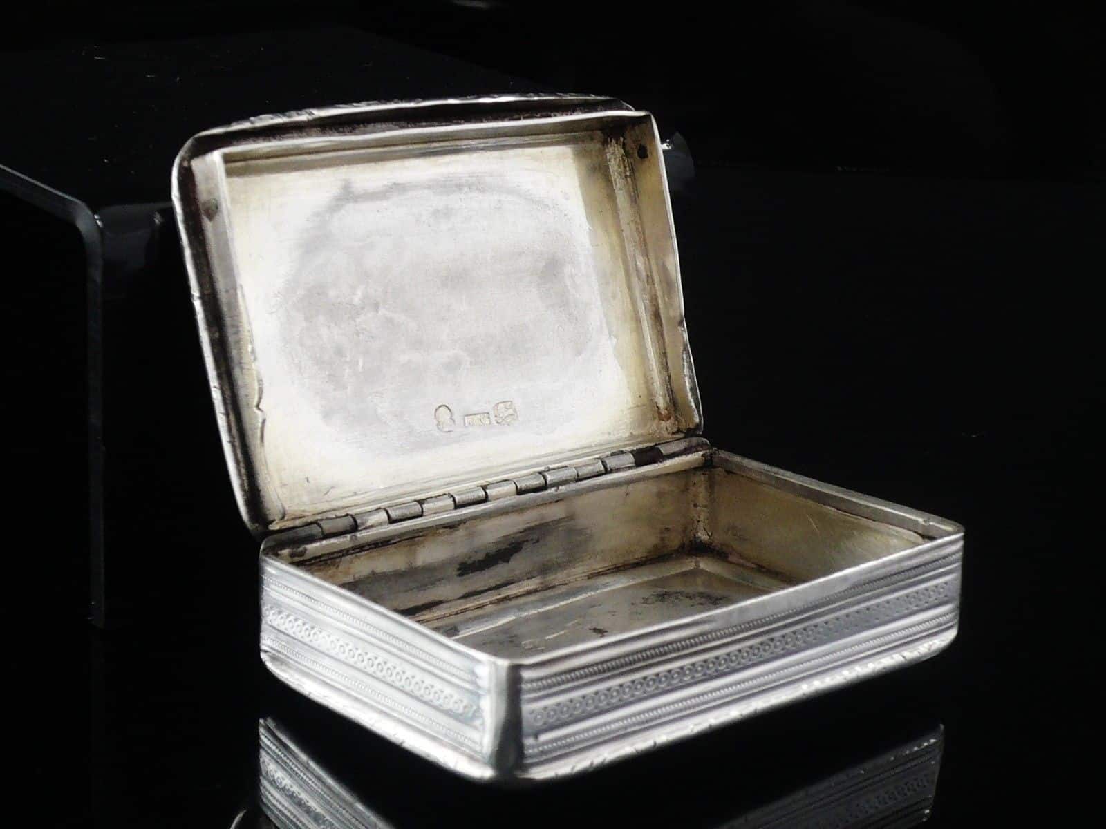 Decorative Sterling Silver Snuff Box, Birmingham 1825, Lea & Clark