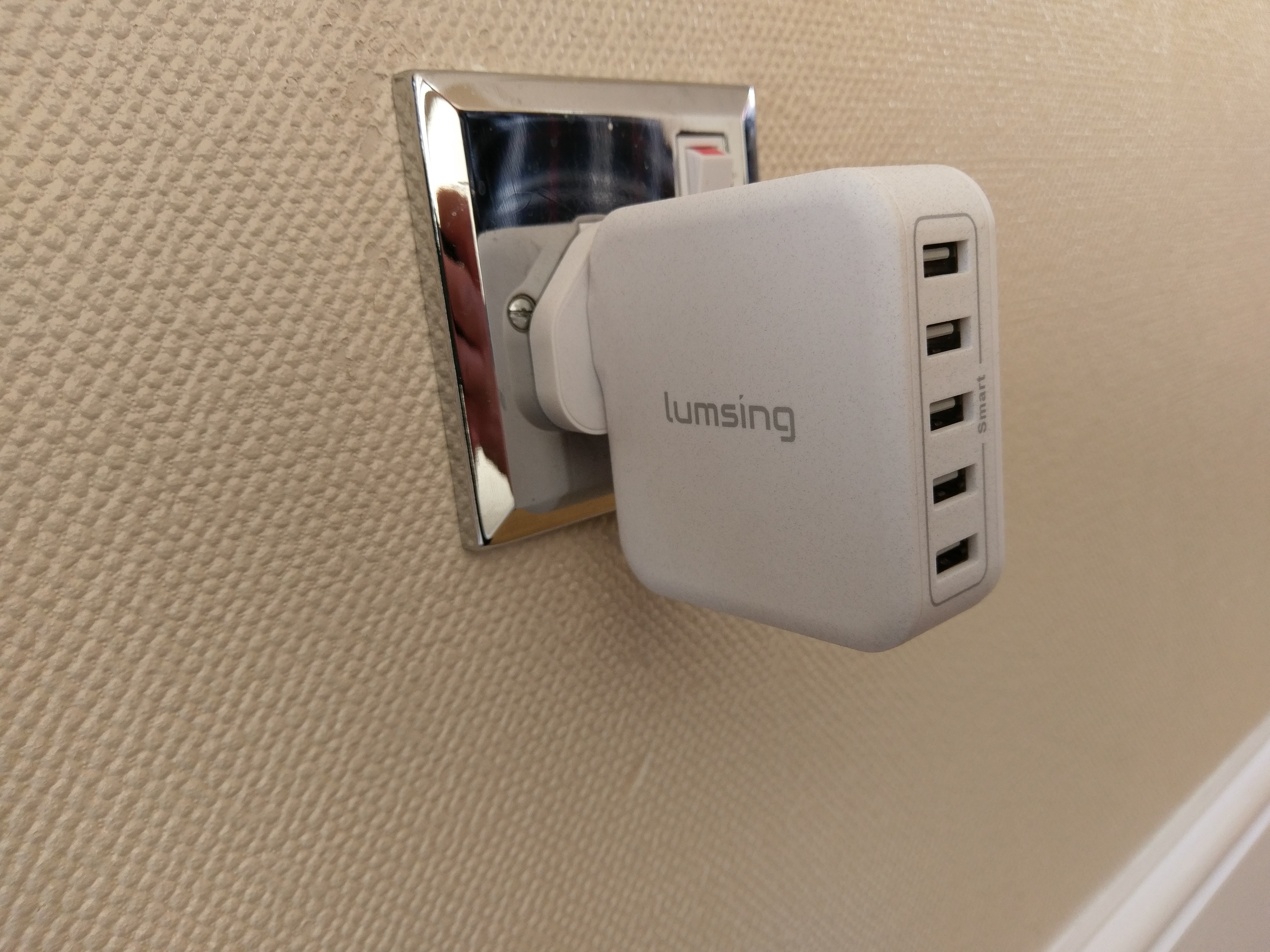 Lumsing 40W 8A 5Port USB wall charger Review Coolsmartphone