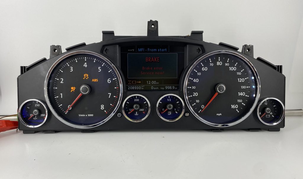 2010 VOLKSWAGEN TOUAREG 160 MPH, GASOLINE 5" COLOR DISPLAY