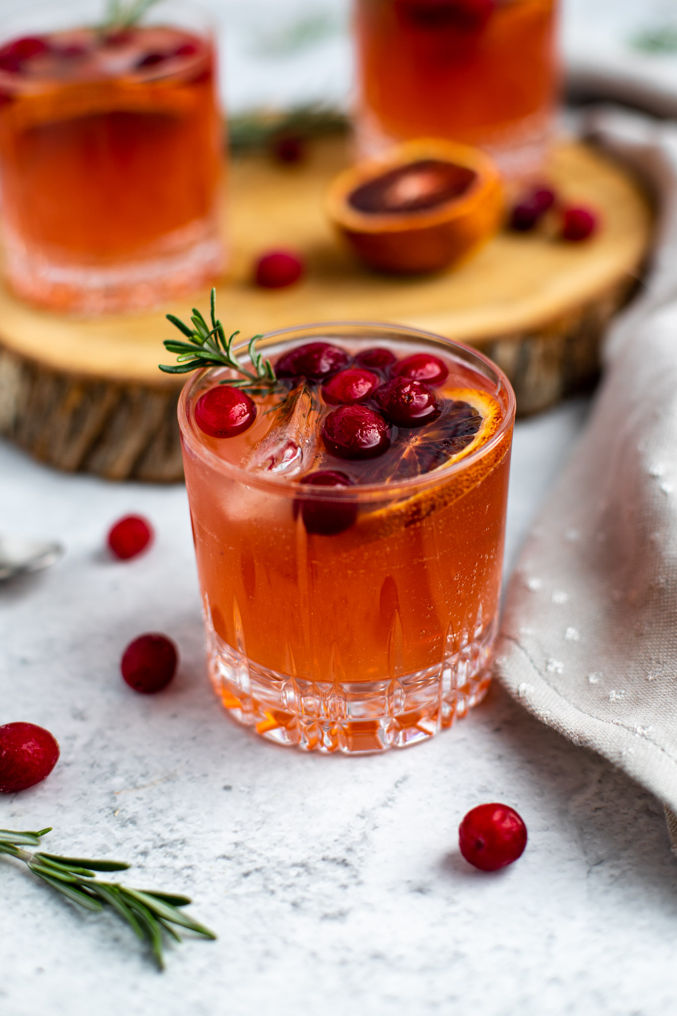 Cocktail festif des fêtes au gin et canneberges Dash of Honey