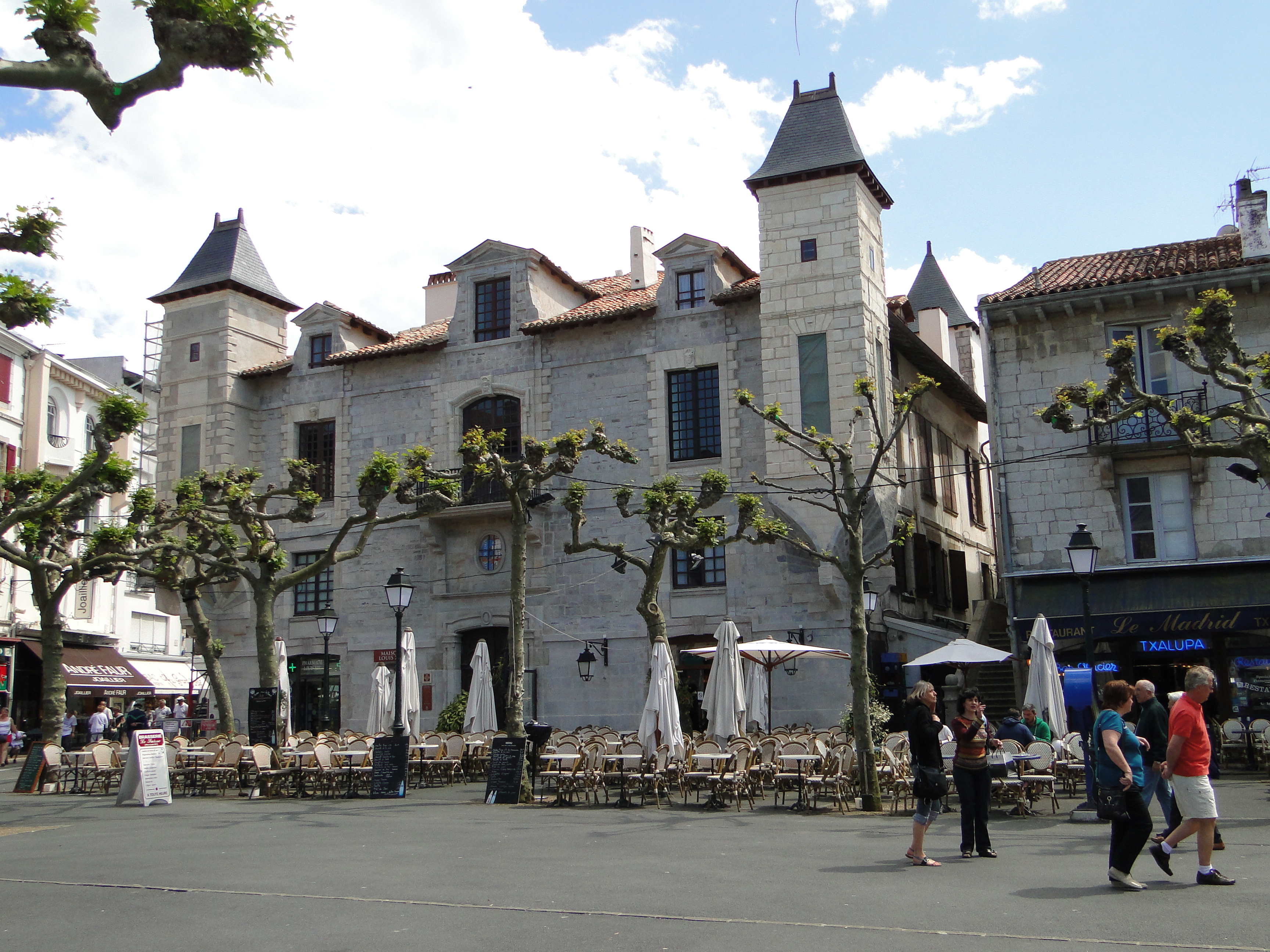 LOHOBIAGUEENEA dite MAISON LOUIS XIV Place Louis XIV SaintJeande