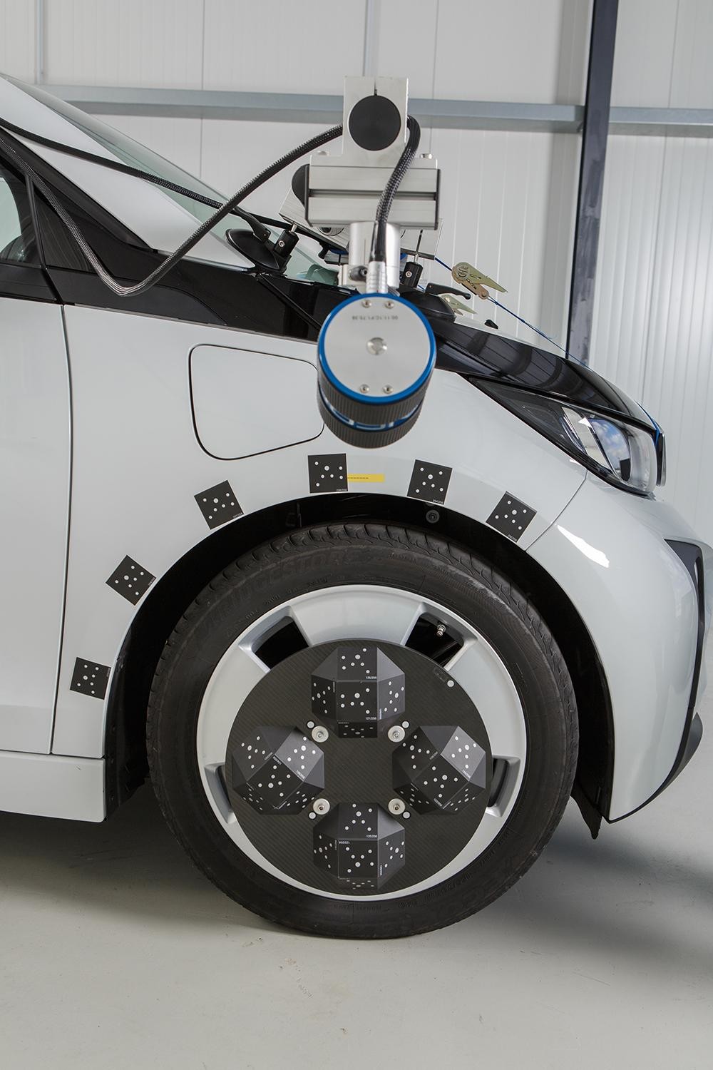 Automobile Performance Testing System Equipped with Highspeed Cameras