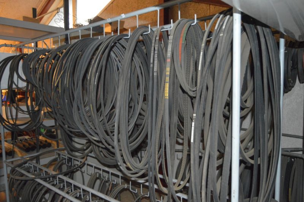 2 x Vbelt racks with BC SPZ KJ Auktion Machine auctions