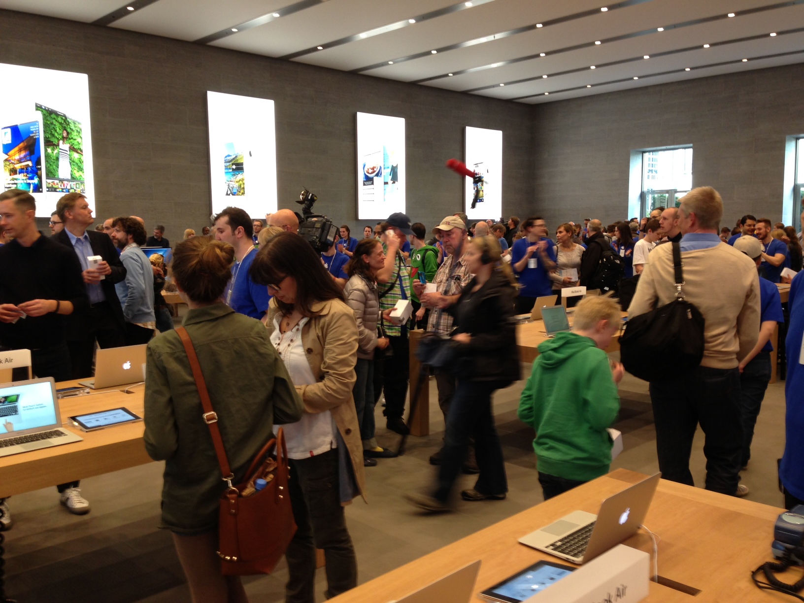 Im Apple Store Kurfürstendamm in Berlin Events Galerie MacTechNews.de