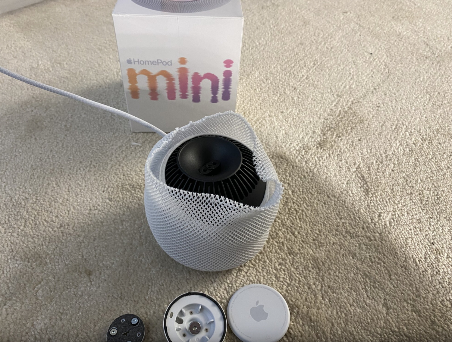 HomePod mini Reparatur fast ausgeschlossen ein Blick auf das