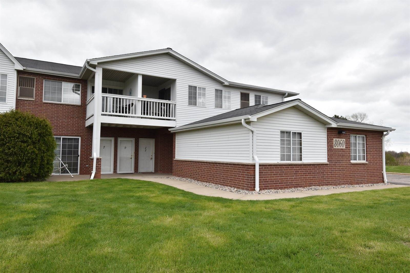 8060 Lexington Pl, 11, Pleasant Prairie, WI 53158 Listings
