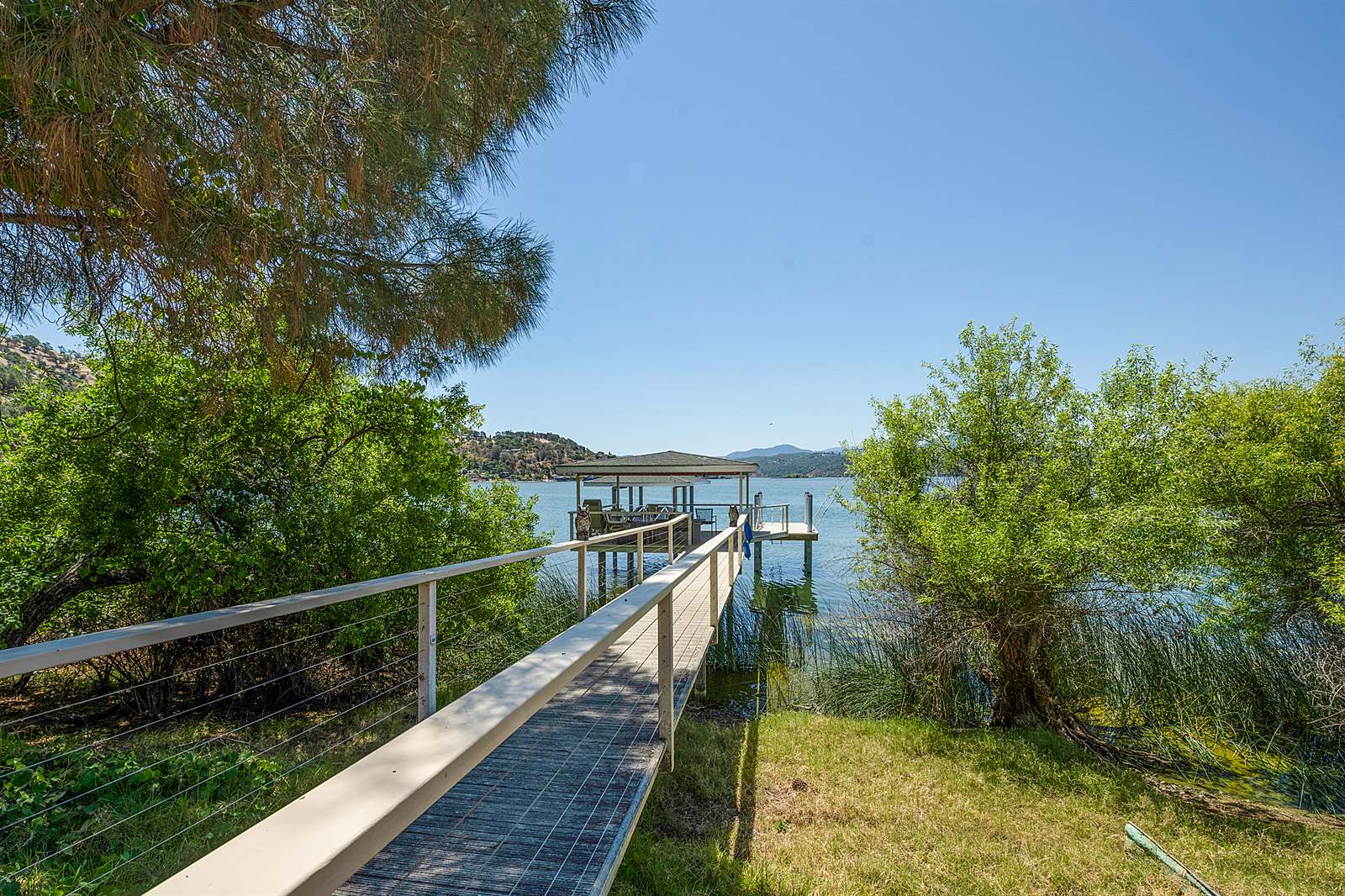 11255 Lakeshore Drive, Clearlake, CA 95422 Listing Details data