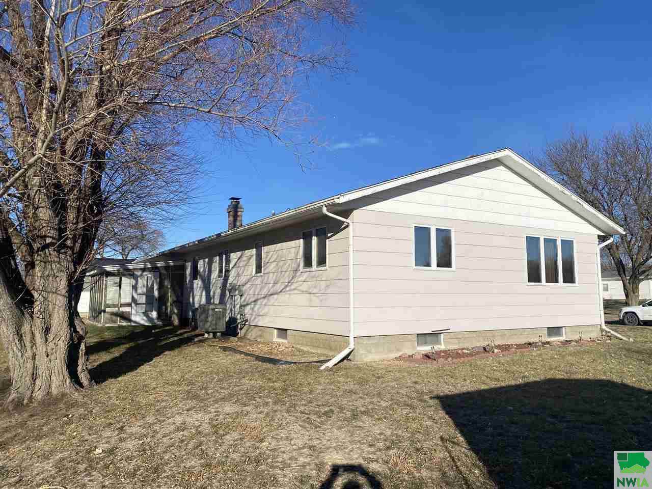 721 S 1st, Akron, IA 51001 Listings Janel Pearson