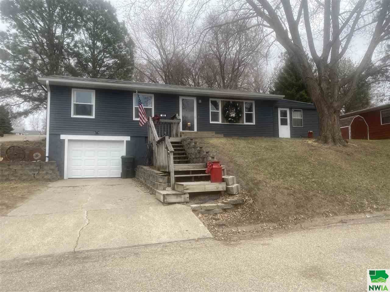 400 S 7th, Akron, IA 51001 Listings Janel Pearson